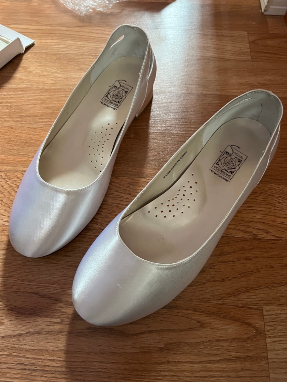 Dyeable Special Occasions By Saugus Shoe White Satin 9.5 M Shoes Pumps NIB